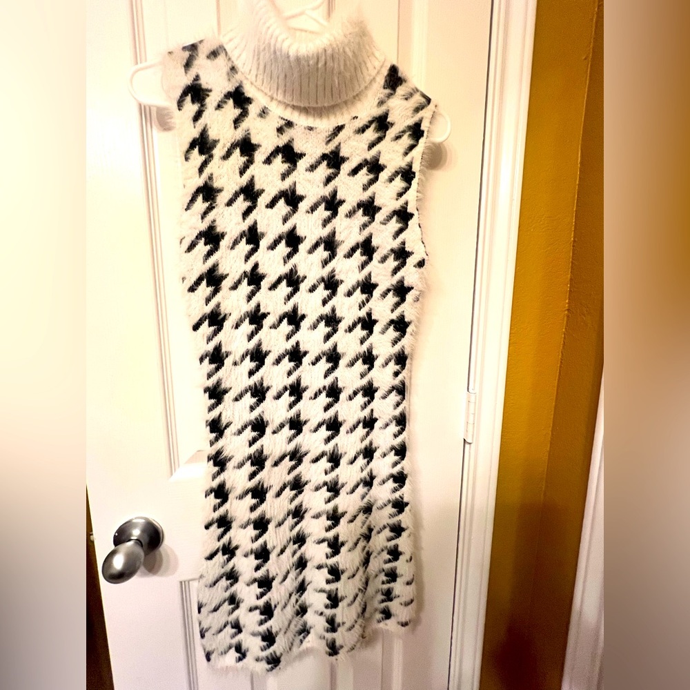Akira Black and White Houndstooth Sleeveless Mini Dress, size small